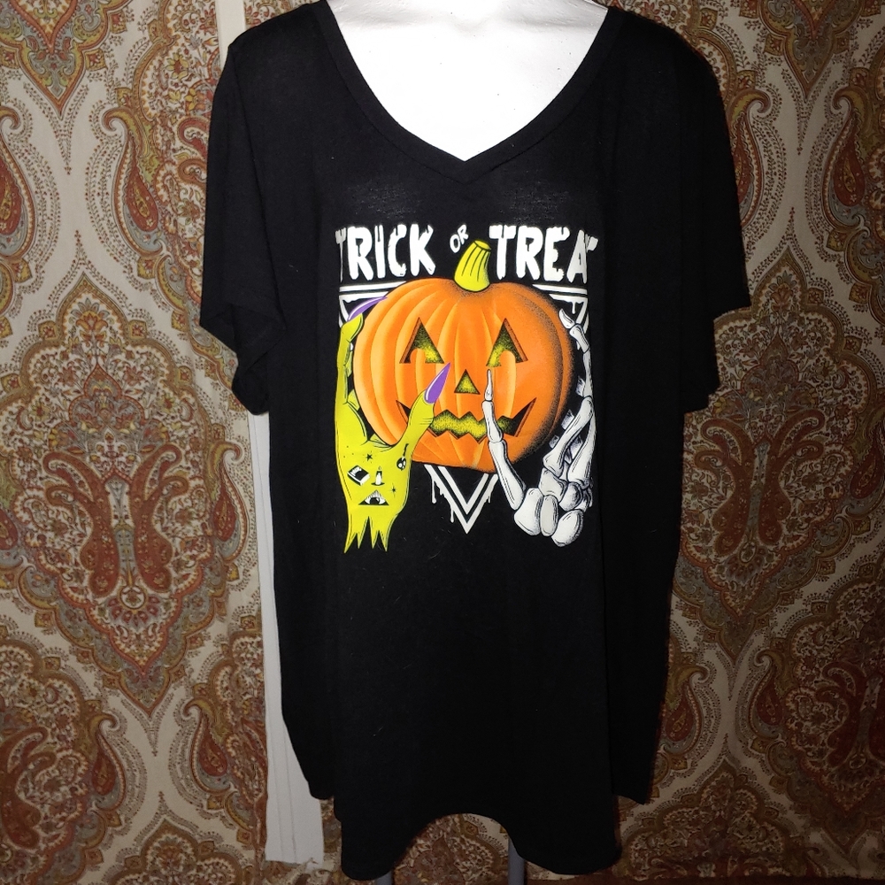 🎃 Torrid Halloween t-shirt 🎃 SIZE 5.